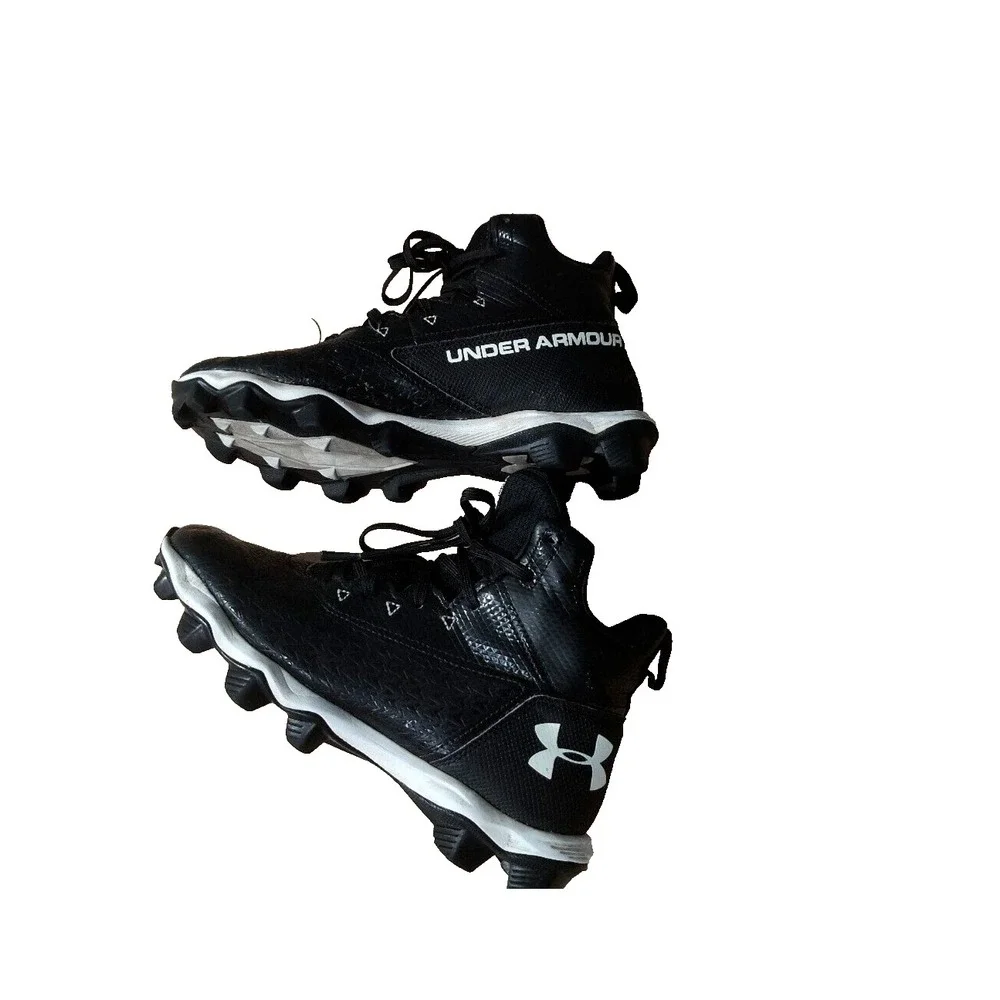 Under Armour Hammer Mid Jr RM‎ Football Cleats Size 6Y Black White 3021202-001